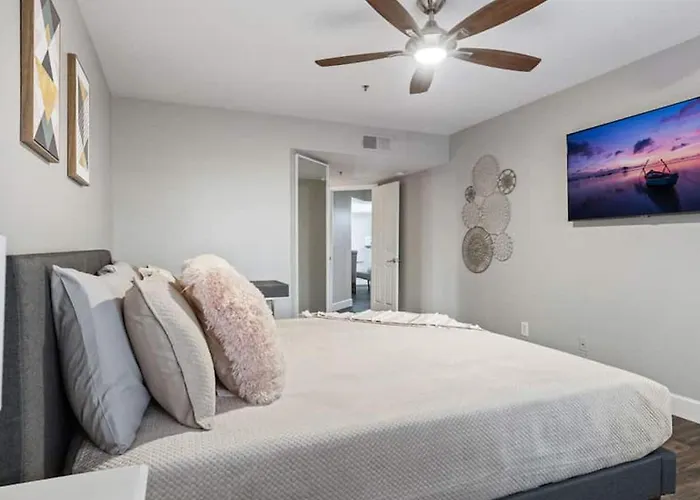 Beautiful Newly Remodeled 2-bdrm Biltmore *