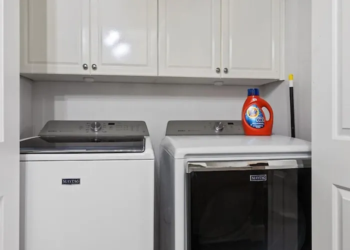 Beautiful Newly Remodeled 2-bdrm Biltmore Holiday home *