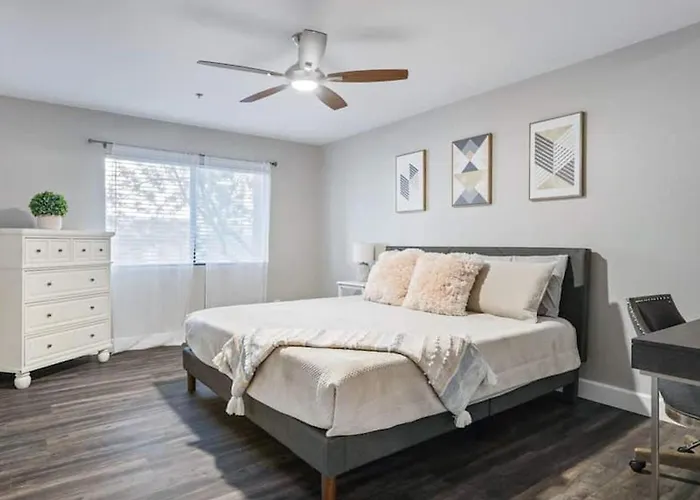 Beautiful Newly Remodeled 2-bdrm Biltmore Holiday home