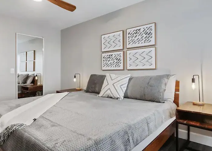 Beautiful Newly Remodeled 2-bdrm Biltmore *