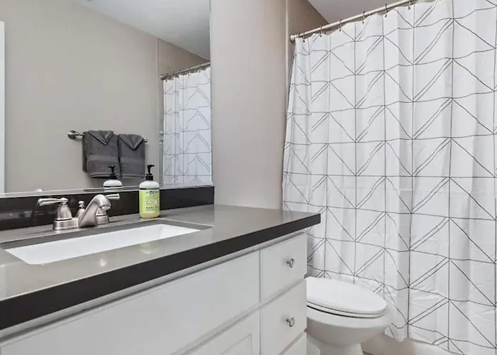 Beautiful Newly Remodeled 2-bdrm Biltmore Holiday home *