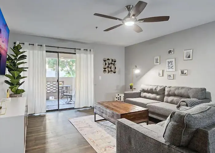 Beautiful Newly Remodeled 2-bdrm Biltmore Holiday home
