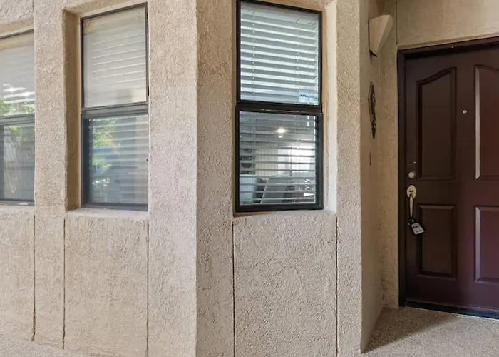 Beautiful Newly Remodeled 2-bdrm Biltmore Holiday home *