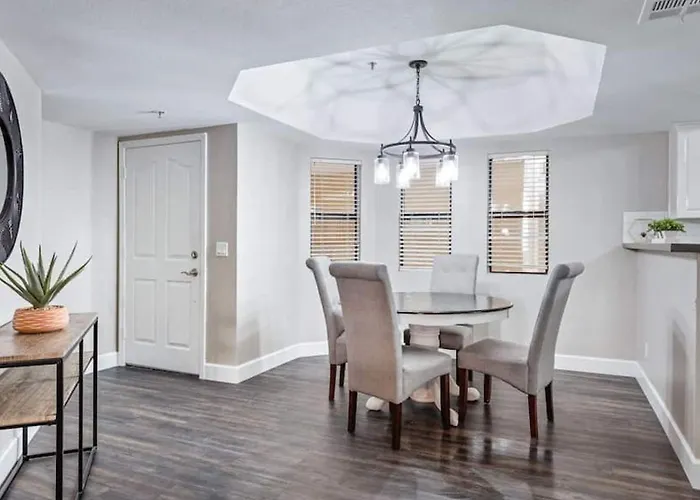 Beautiful Newly Remodeled 2-bdrm Biltmore *