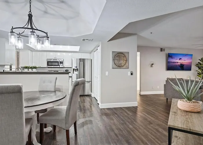 Beautiful Newly Remodeled 2-bdrm Biltmore Holiday home Phoenix