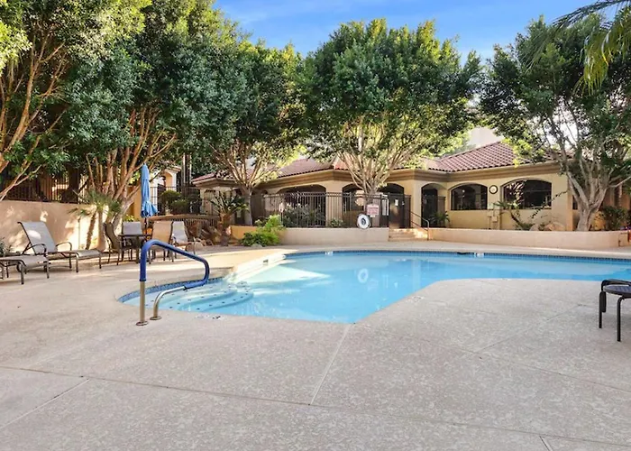 Beautiful Newly Remodeled 2-bdrm Biltmore Phoenix