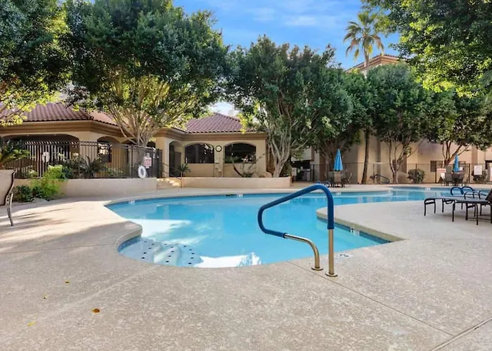Beautiful Newly Remodeled 2-bdrm Biltmore